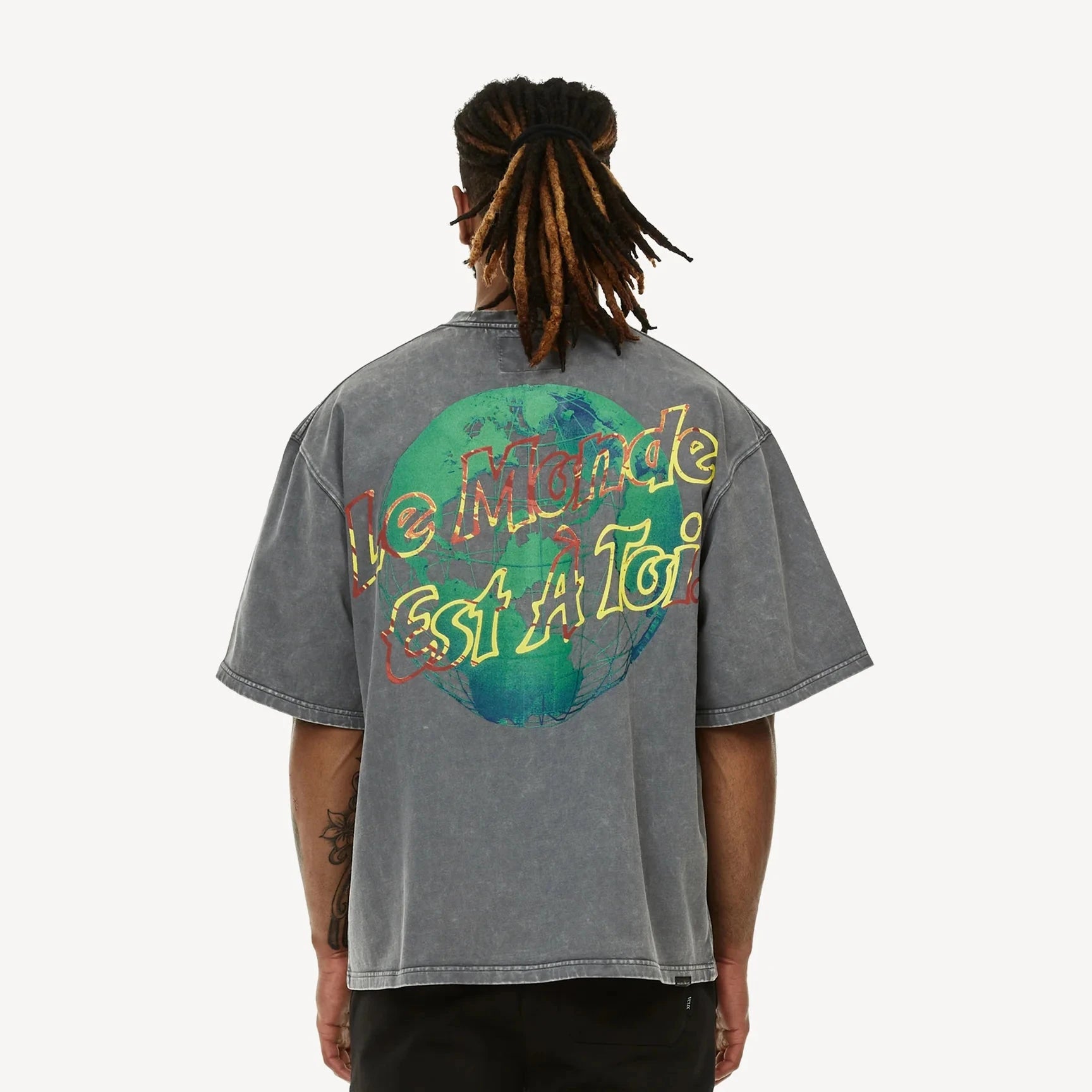 Si Tu Veux Denim Le Monde Graphic T-Shirt – Charcoal Gray Wash