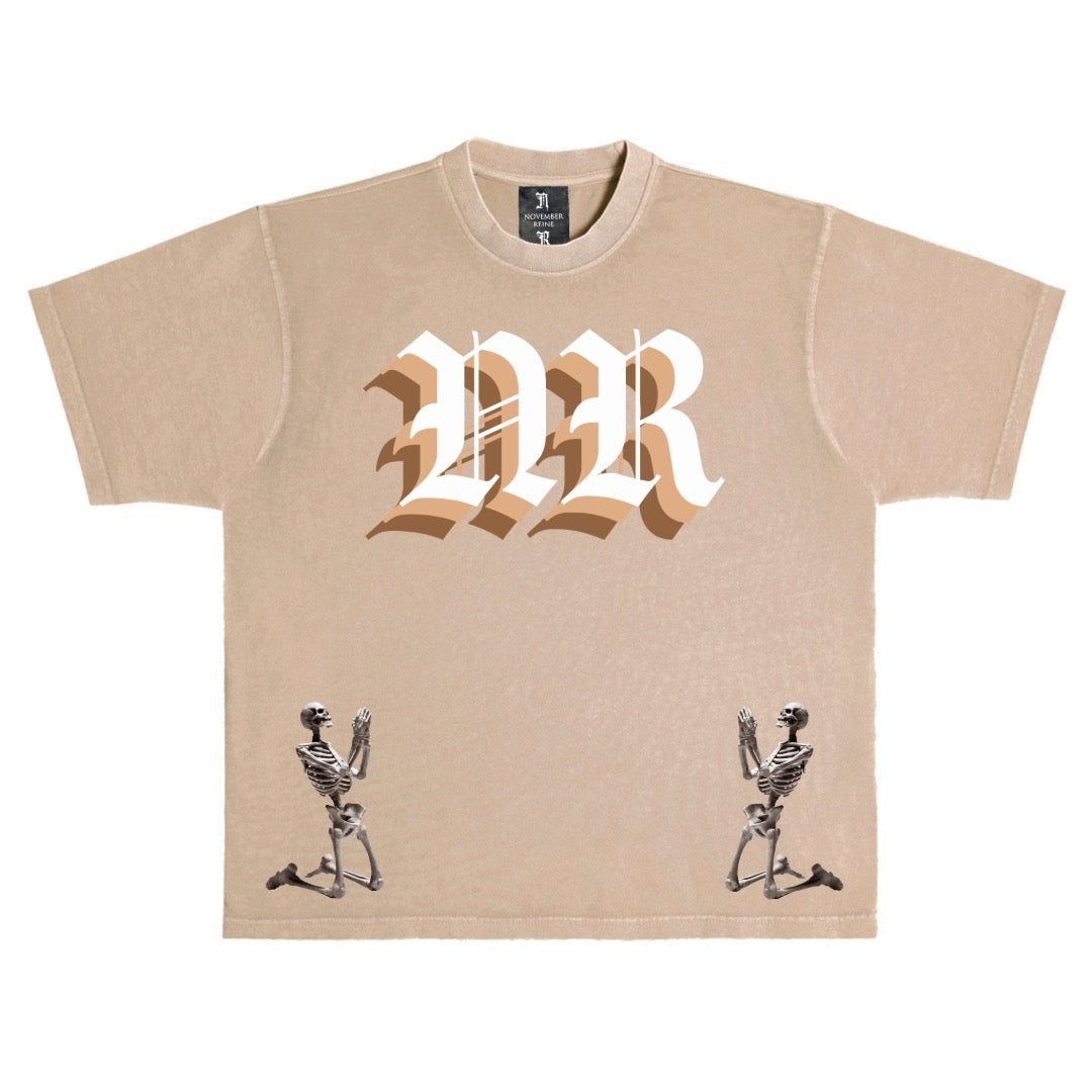 November reine (Beige/Brown "Pray for me" t-shirt)
